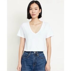 OLD NAVY 🤍 EveryWear V-Neck T-Shirt in ‘Calla Lily White’